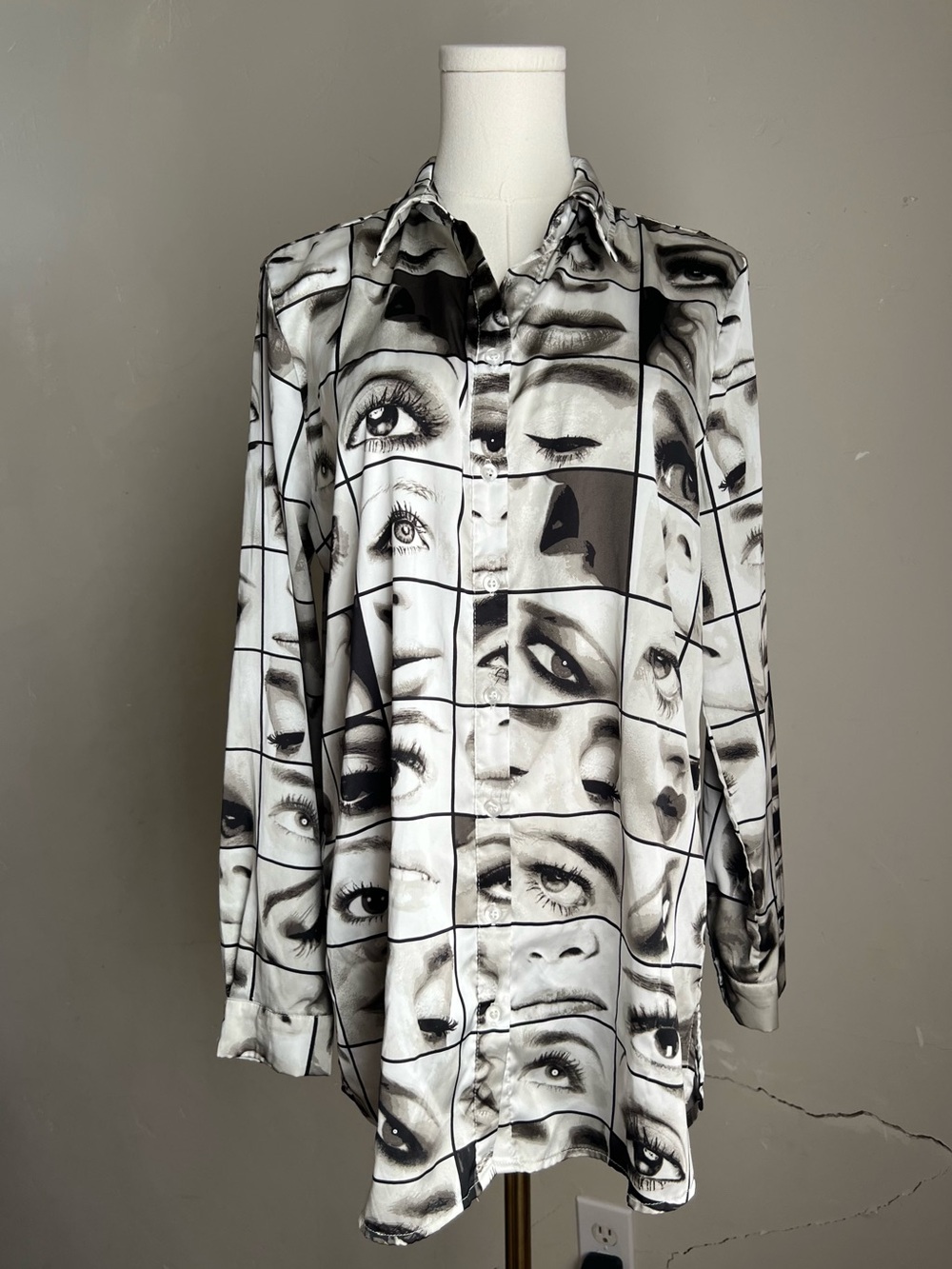 HONEY & MILK Black & White Graphic Face Print Button-Up Shirt